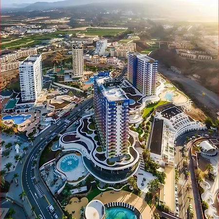 Apartment Skyline View - Free Private Parking Including & Guest Bonus