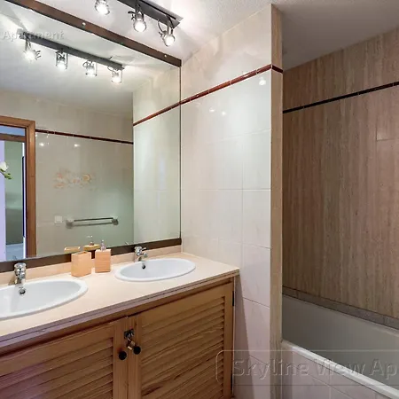 Apartament Skyline View - Free Private Parking Including & Guest Bonus