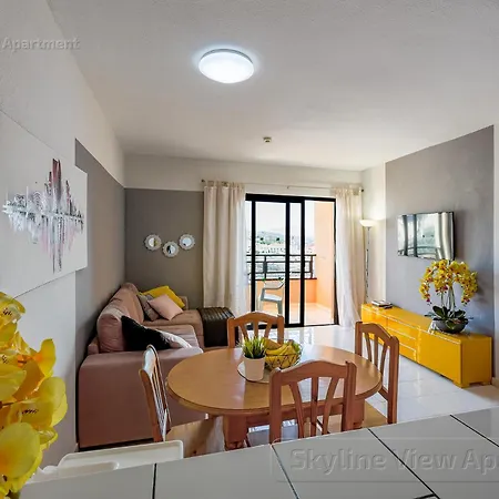 Skyline View - Free Private Parking Including & Guest Bonus Apartament *
