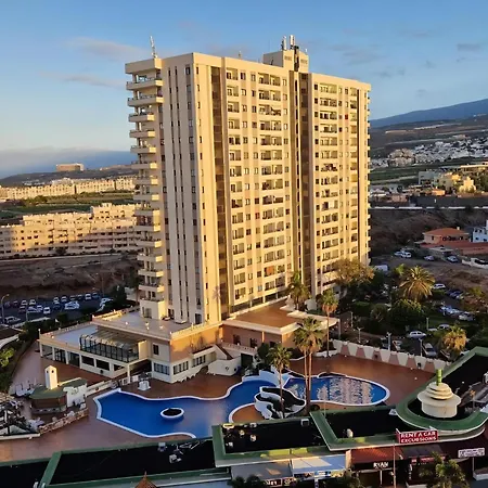 Skyline View - Free Private Parking Including & Guest Bonus Appartement *